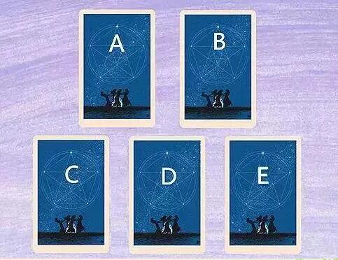 塔羅牌占卜：年底前還會再遇新桃花嗎