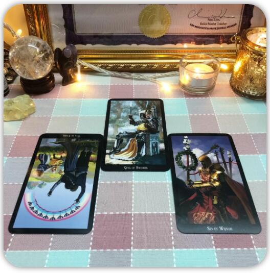 塔羅他是爛桃花嗎?為什么總碰到爛桃花