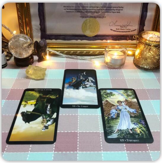 塔羅他是爛桃花嗎?為什么總碰到爛桃花