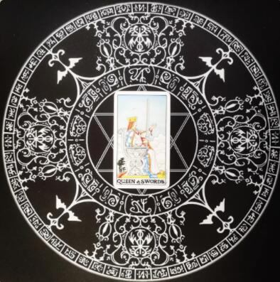 塔羅牌寶劍牌組寶劍王后正位/逆位解讀