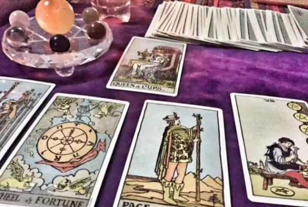 塔羅牌和星盤的區別