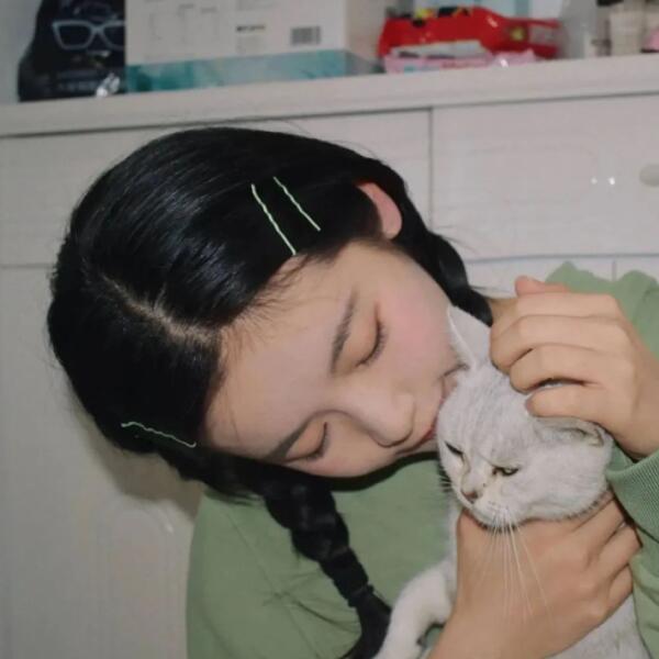 12星座男秒回信息的方法(水瓶男對什么人秒回)