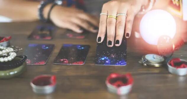 如何使用塔羅牌占卜？