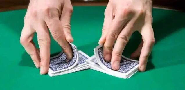 塔羅牌如何洗牌抽牌